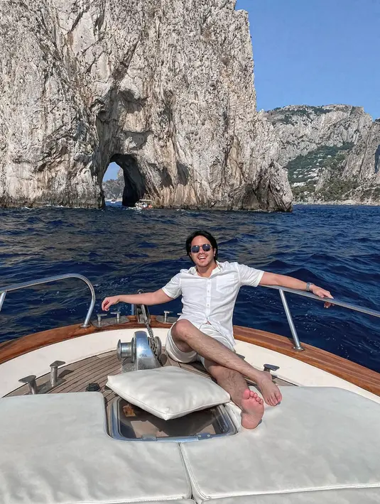 Berbeda dari Anya yang kini sukses di dunia entertainment, Ovi terbilang lay low. [Instagram @ovirangkuti]