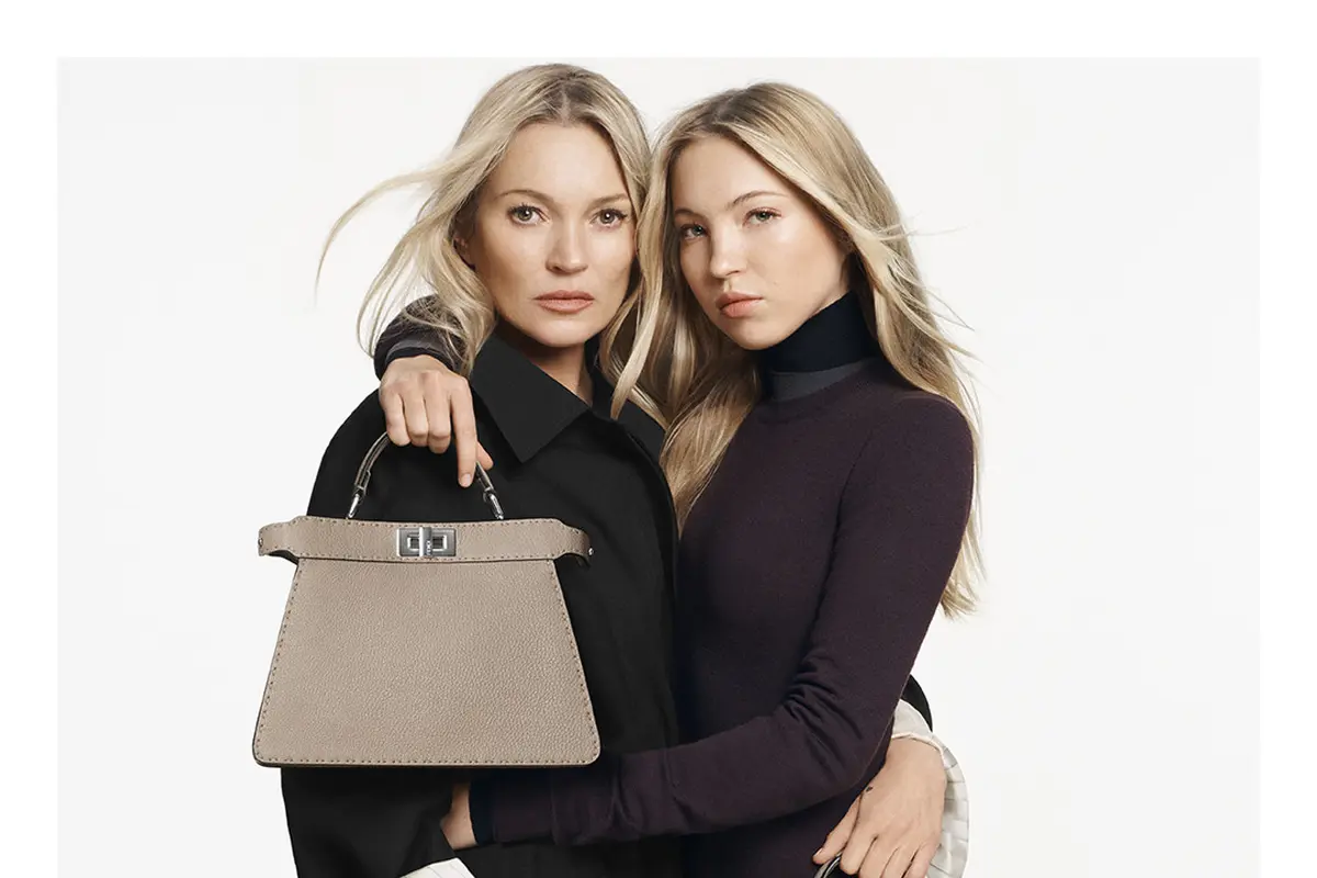 Pesona Kompak Kate Moss dan Lila Grace Moss di Kampanye Terbaru Fendi Peekabo, Tampil Kembar Bak Pinang Dibelah Dua
