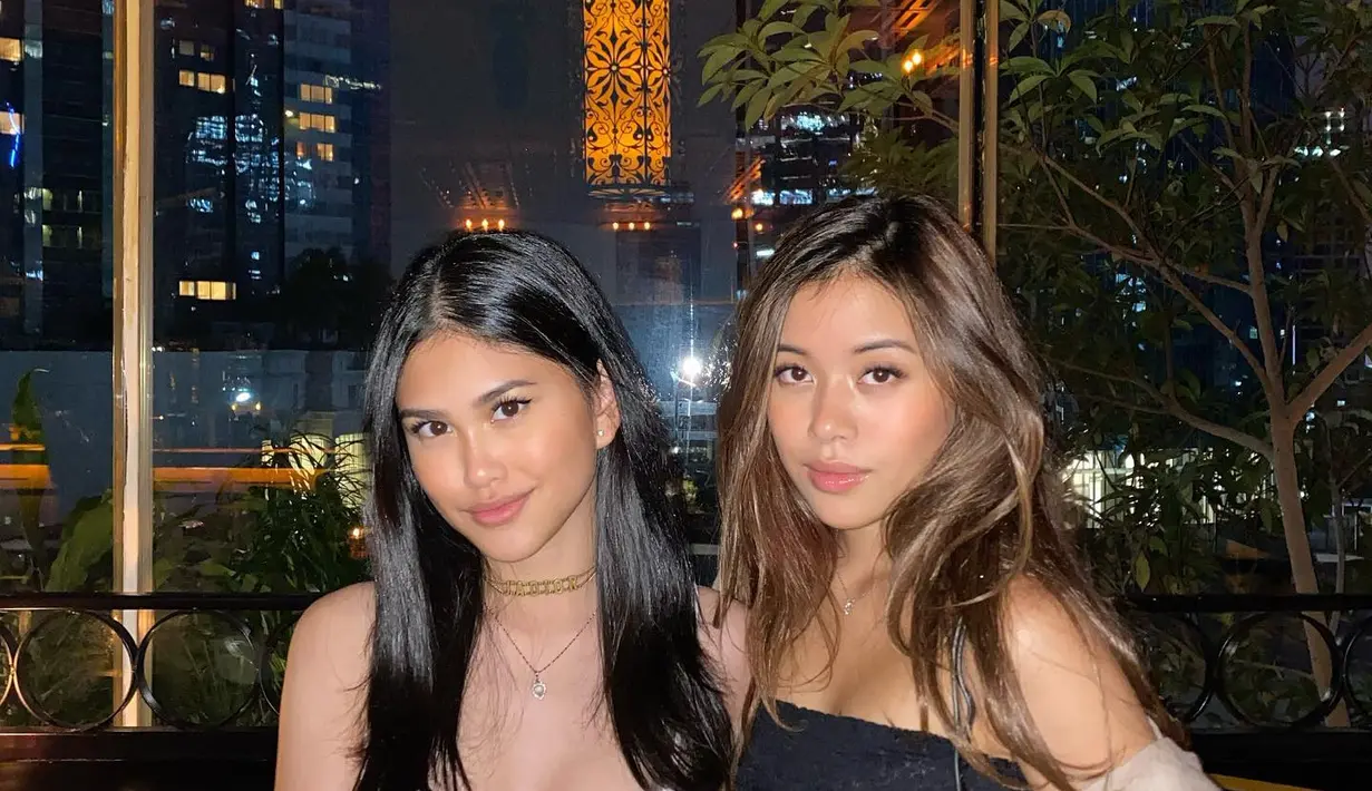 Tube dress dengan choker untuk getaran era 90an favorit Britney Spears sampai Jennifer Lopez (Foto: Instagram @bellezaa_17)