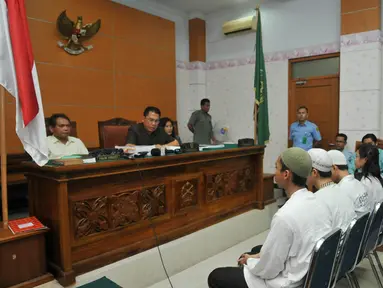 Majelis Hakim menjatuhkan vonis 1,5 tahun kepada 4 terdakwa kasus kekerasan SMA 3 Jakarta, (26/8/14). (Liputan6.com/Johan Tallo)