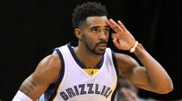 Potnt guard Memphis Grizzlies, Mike Conley, mencetak rekor kontrak termahal sepanjang sejarah NBA. (Bola.com/Twitter/NBCSports)