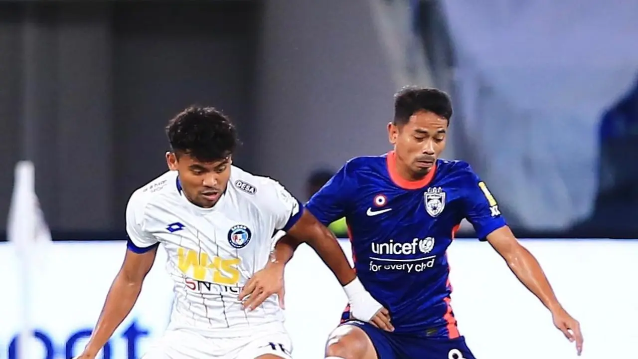 Winger Sabah FC, Saddil Ramdani (kiri) ketika melawan Johor Darul Ta'zim (JDT).