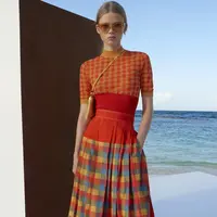 Tory Burch baru saja memperkenalkan koleksi terbaru mereka untuk Summer atau PreFall 2022 dengan ide menggabungkan antara impian dan realitas. Foto: Tory Burch.