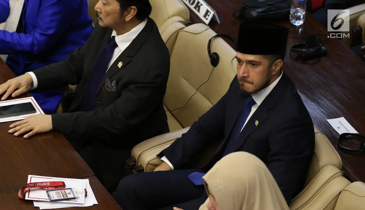 Primus Yustisio saat menghadiri pelantikan anggota DPR, MPR, dan DPD di Kompleks Parlemen, Jakarta, Selasa (1/10/2019). Primus dilantik menjadi anggota DPR RI periode 2019-2024 setelah berhasil mengumpulkan 86,983 suara. (Liputan6.com/JohanTallo)
