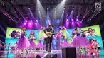Penampilan Virgoun pada malam puncak HUT ke-28 SCTV di ICE BSD, Tangerang Selatan, Jumat (24/8). Dihadapan penonton Virgoun membawakan lagu berjudul "Bukti". (Liputan6.com/Faizal Fanani)