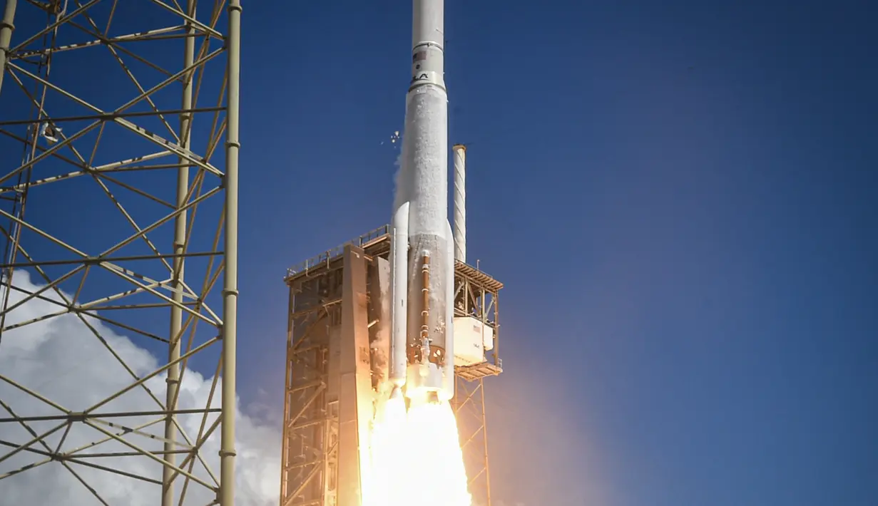 Peluncuran hari Rabu (5/6) menandai pertama kalinya NASA memiliki tiga kendaraan berawak di orbit yaitu, Starliner, SpaceX Crew Dragon, dan ISS. (Miguel J. Rodriguez Carrillo / AFP)