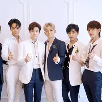 EXO (Twitter/weareoneEXO)