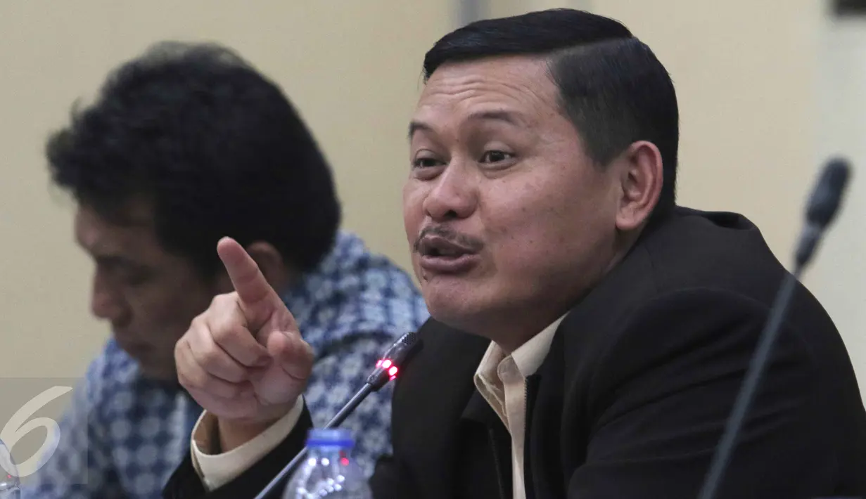 Direktur Pengadaan Perum Bulog, Wahyu saat menjadi pembicara dalam diskusi pangan di Jakarta, Senin (28/12/2015). Diskusi tersebut membahas Kedaulatan Pangan dalam Perspektif Ekonomi Politik Indonesia. (Liputan6.com/Angga Yuniar)
