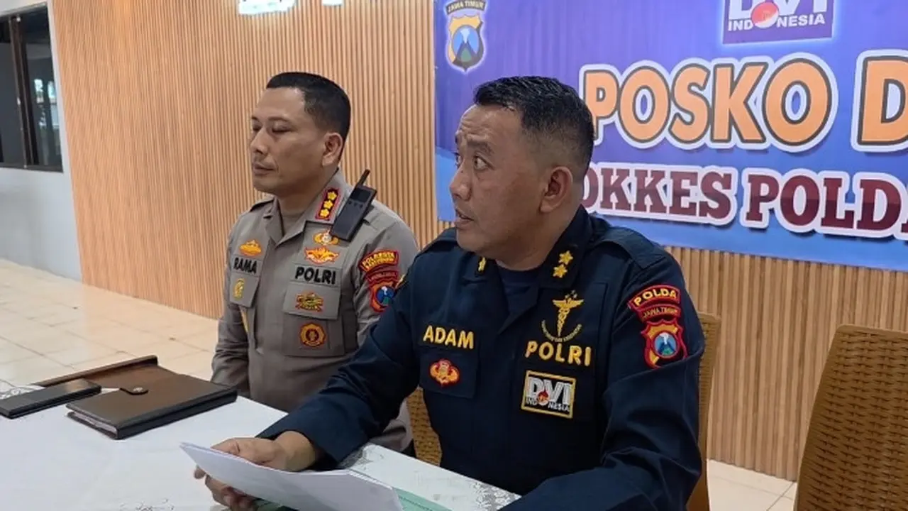 Tim DVI Polda Jatim AKBP Adam Bimantoro (kiri) didampingi Kapolresta Banyuwangi Kombes Pol Rama Samtama Putra  mneggelar konfrensi pers di Pelabuhan Ketapang Banyuwangi (Istimewa)