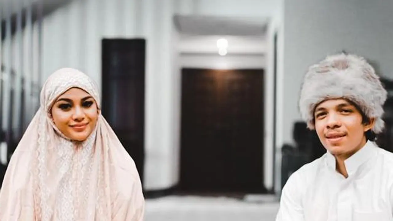 Hari pernikahan Atta Halilintar dan Aurel Hermansyah tinggal menghitung hari. Semula berencana menikah di GBK, Senayan, Jakarta, namun nampaknya rung dilakukan mengingat masih pandemi. (Instagram/attahalilintar)