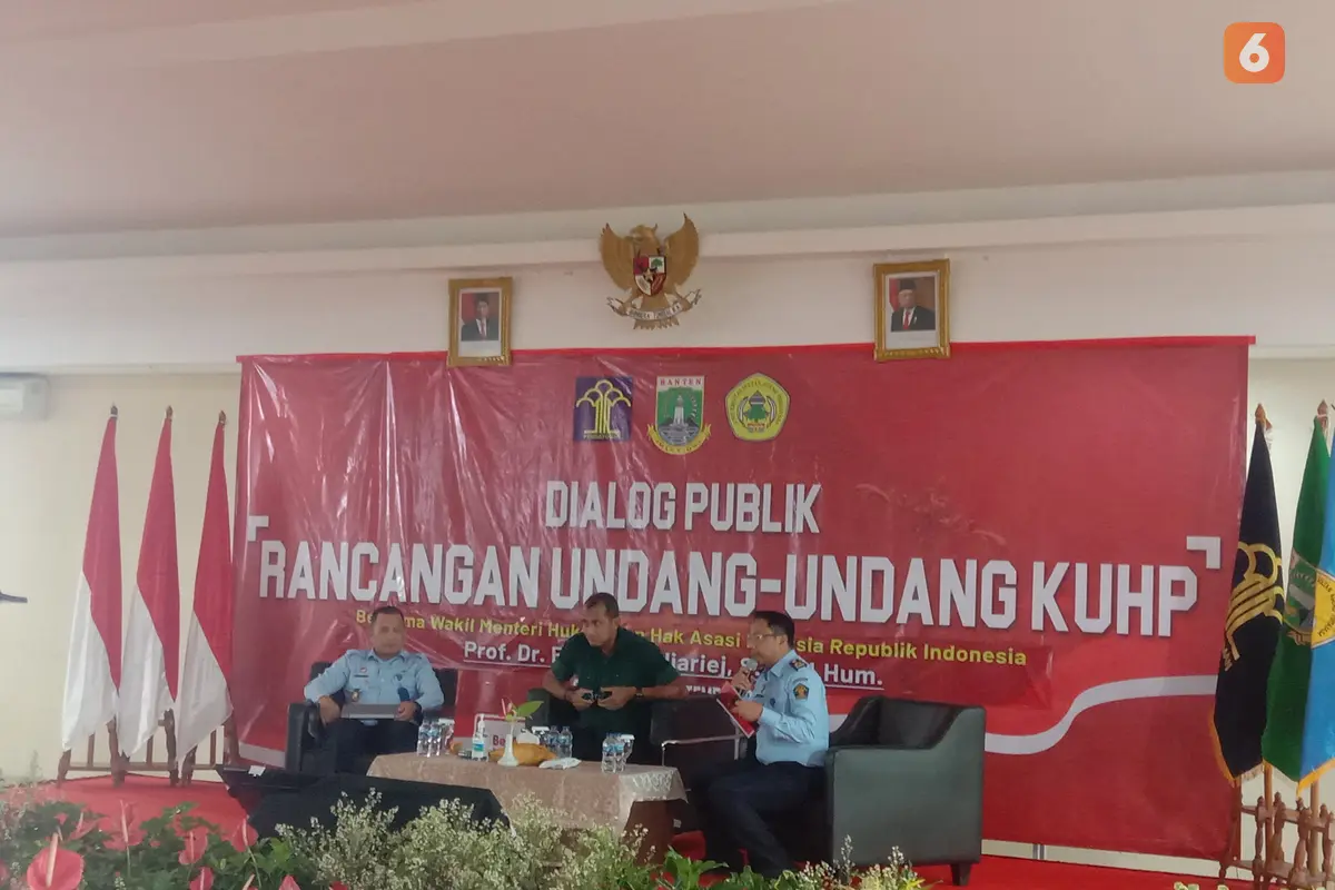 Wamenkumham, Edward Omar Sharif Hiariej, Menggelar Diskusi RKUHP Di Untirta Banten. (Senin, 26/09/2022). (Yandhi Deslatama/Liputan6.com).
