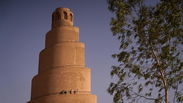 Menaiki Menara Spiral Malwiya di Irak