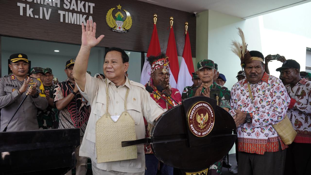 Menhan Prabowo Subianto merayakan Hari Pahlawan di Mimika, Papua, Jumat (10/11/2023).