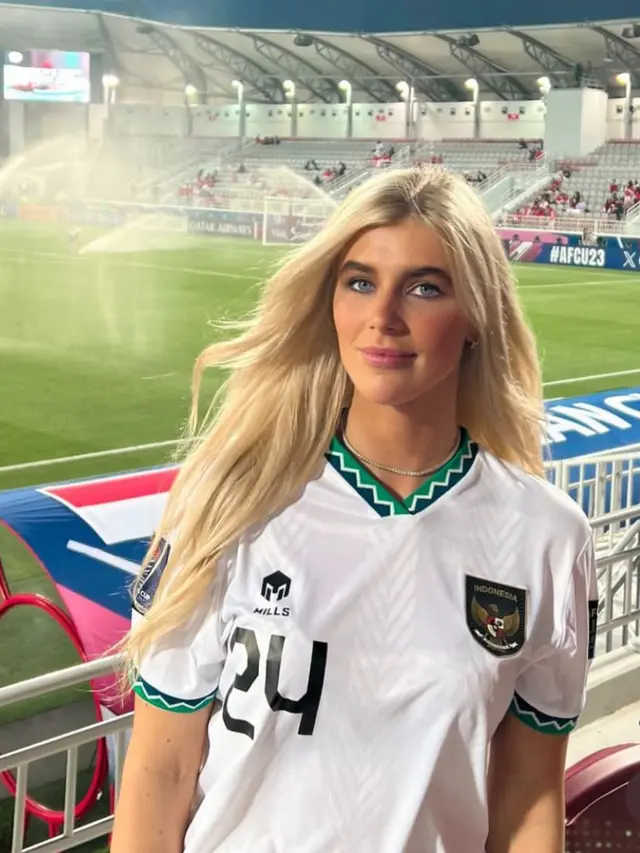 Profil Bernice Mengers, Model Otomotif yang Setia Dampingi Ivar Jenner di Piala Asia U-23 (credit: https://www.instagram.com/bernicemengers/)  )