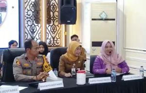 Psikolog profesional Irna Minauli mengungkapkan hasil pemeriksaan terhadap A, anak pelaku pembunuhan terhadap ibu kandungnya sendiri di Medan. (Liputan6.com/ Reza Efendi)