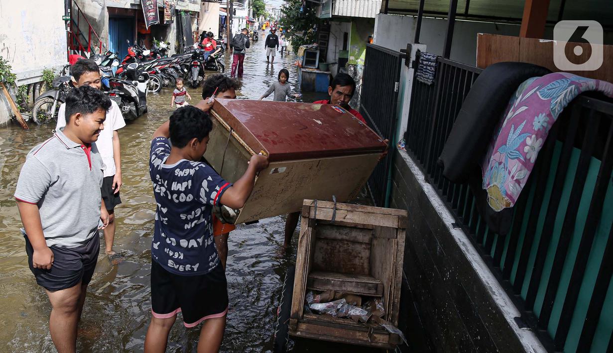 Tim gabungan juga dikerahkan untuk segera melakukan penyedotan air. (Liputan6.com/Angga Yuniar)