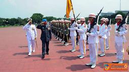 Citizen6, Jakarta: Puspen TNI, Panglima TNI Laksamana TNI Agus Suhartono, menerima kunjungan Panglima Angkatan Tentera (PAT) Malaysia Jeneral Tan Sri Dato’ Sri Azizan Ariffin, kamis (12/5). (Pengirim: badarudin bakri) 
