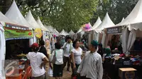 Suasana saat acara palang pintu Lebaran Betawi di Lapangan Banteng, Jakarta (22/08/15). Acara ini akan berlangsung pada tanggal 22-23 Agustus. (Liputan6.com/Gempur M Surya)