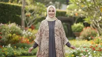 9 Model Gamis Batik Brokat Nyaman Anti Gerah untuk Ibu 55 Tahun, Tampil Anggun Setiap Hari
