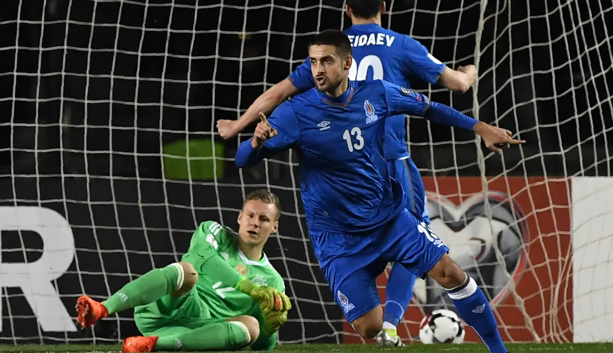 Gelandang Azerbaijan, Dmitri Nazarov, merayakan gol yang dicetaknya ke gawang Jerman pada laga kualifikasi Piala Dunia 2018 di Stadion Baku, Azerbaijan, Minggu (26/3/2017). Azerbaijan kalah 1-4 dari Jerman. (AFP/Kirill Kudryavtsev)