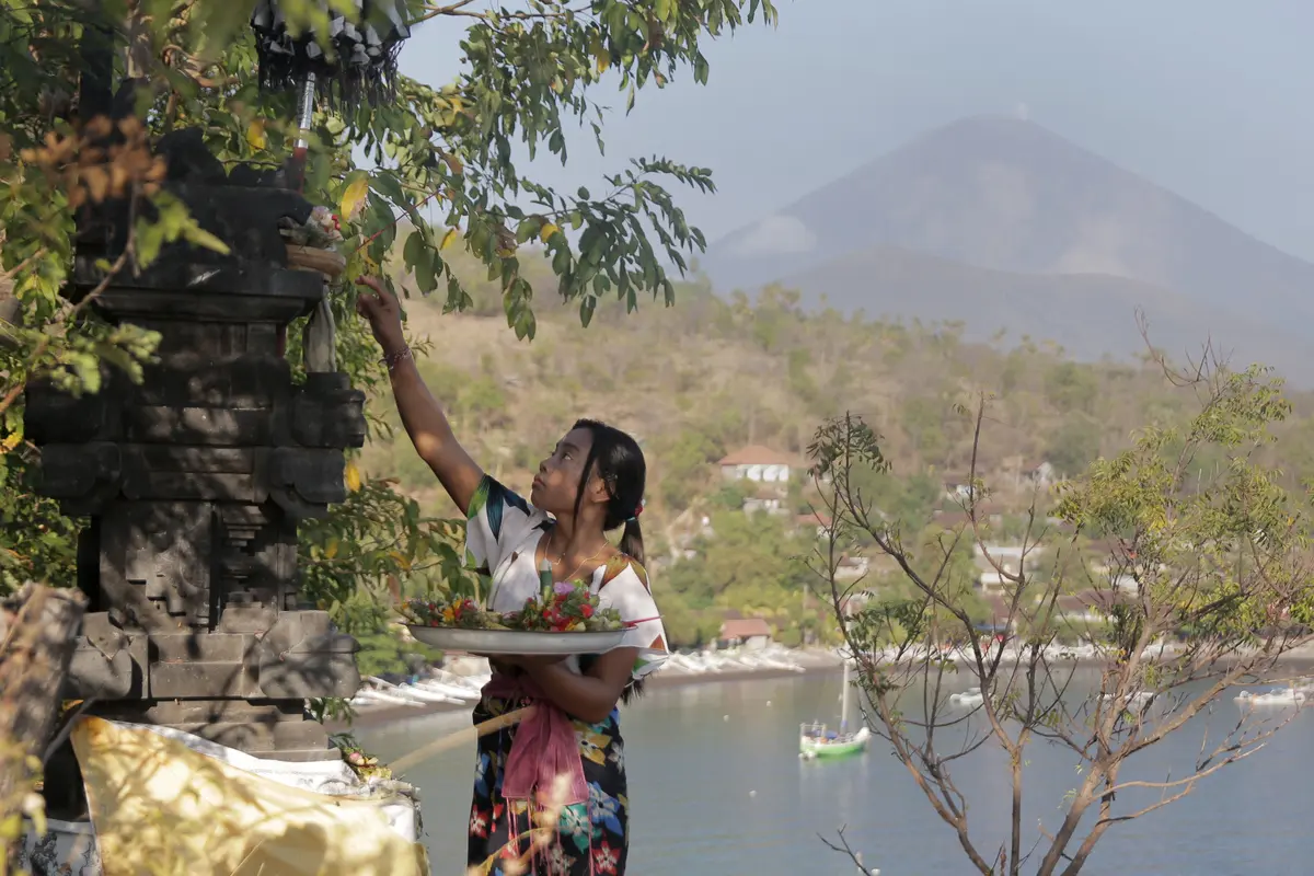 Berstatus Awas, Sebagian Warga di Lereng Timur Gunung Agung Masih Bertahan