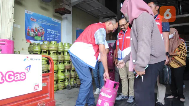 Penggunaan gas LPG non subsidi atau gas PLG Pink meningkat di Banyuwangi (Hermawan Arifianto/Liputan6.com)