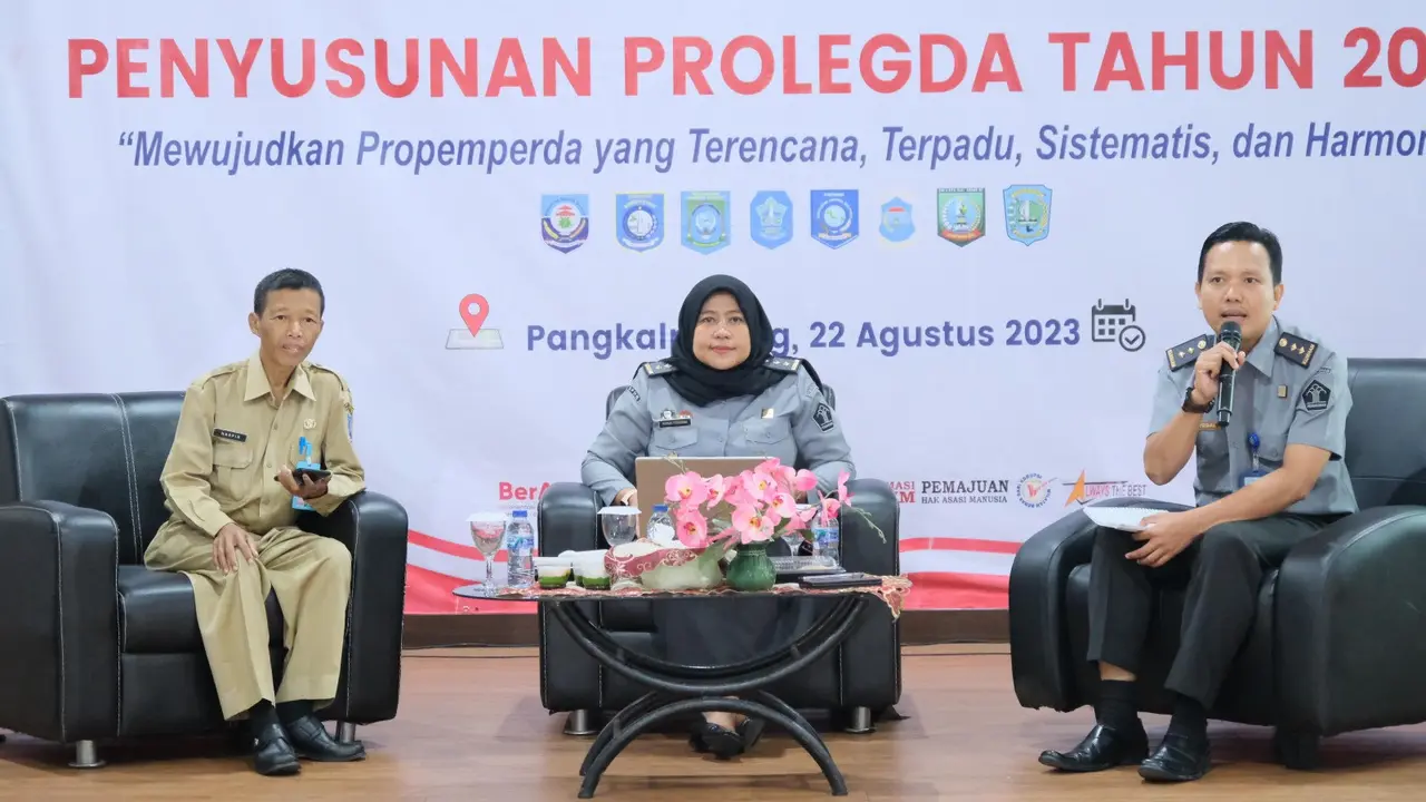 Rapat Peningkatan Pemahaman Penyusunan Program Legislasi Daerah Tahun 2023 dengan tema 'Mewujudkan Propemperda yang Terencana, Terpadu, Sistematis dan Harmonis', yang dilaksanakan di Balai Pengayoman Kanwil Kemenkumham Babel. (Foto: Kemenkumham)