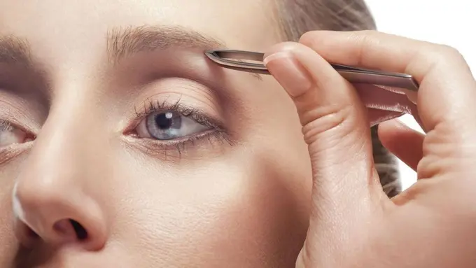 Kocak Juga, Bentuk Alis Bisa Cetar dengan Pinset