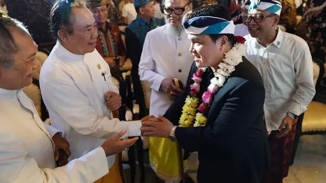 Menteri BUMN Erick Thohir dalam Perayaan Hari Suci Nyepi Tahun Saja 1945, dengan melaksanakan Dharma Santi BUMN 2023 di Sasono Utomo, Taman Mini Indonesia Indah, Jakarta Timur