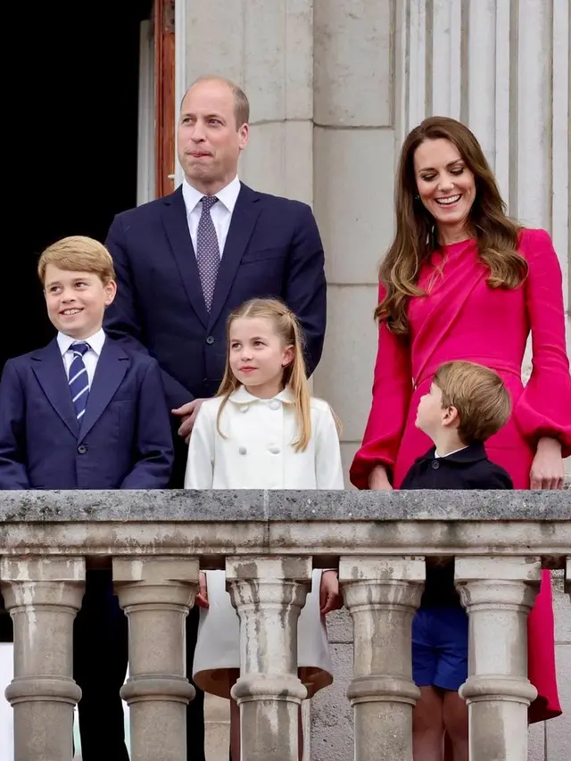 Kate Middleton dalam gaun rancangan Stella McCartney
