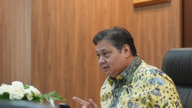 Menteri Koordinator Bidang Perekonomian Airlangga Hartarto mengadakan kegiatan audiensi dengan kelompok ahli Satgas AZEC dan Satgas Semikonduktor secara virtual, Selasa (2/4/2024). (Dok Kemenko Perekonomian)