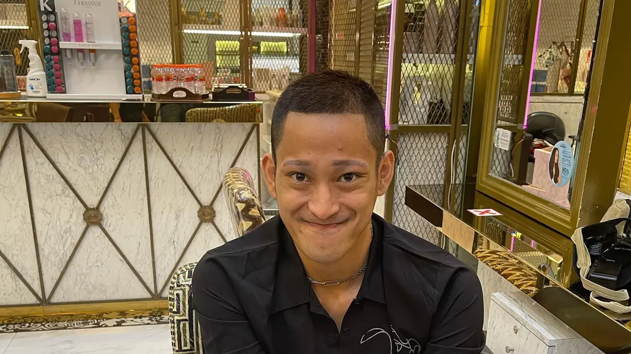 Totalitas Demi Peran, Ini 6 Potret Gaya Rambut Bio One yang Tetap Keren
