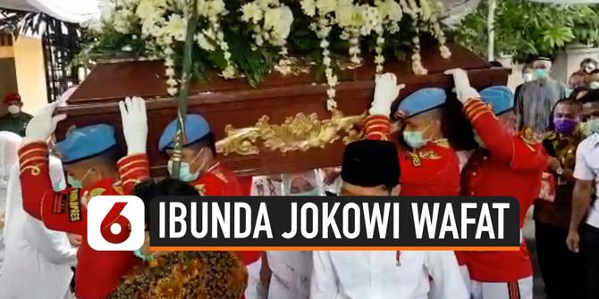 VIDEO: Tradisi Brobosan Sebelum Jenazah Ibunda Jokowi Dimakamkan