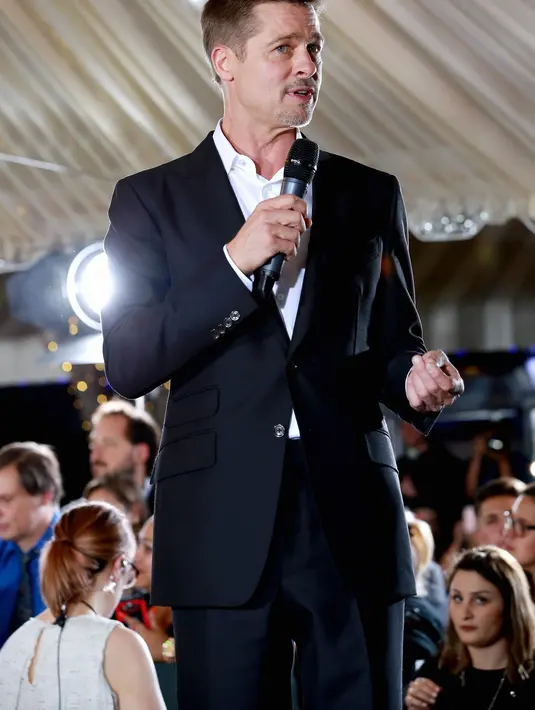 “Brad tidak memiliki rencana untuk memulai hubungan baru. Dia (Pitt) masih sakit hati dan terpukul dengan kegagalan rumah tangganya, dan sepertinya butuh waktu lama untuk kembali menjalin cinta,” ucap sumber. (AFP/Bintang.com)