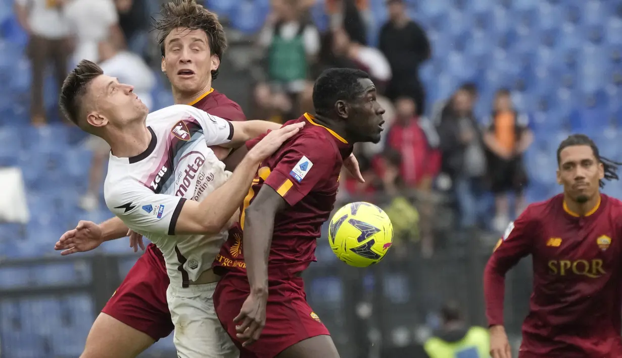 Roma berhasil mengejar setiap ketertinggalan, tetapi gagal membalikkan situasi. (AP Photo/Alessandra Tarantino)