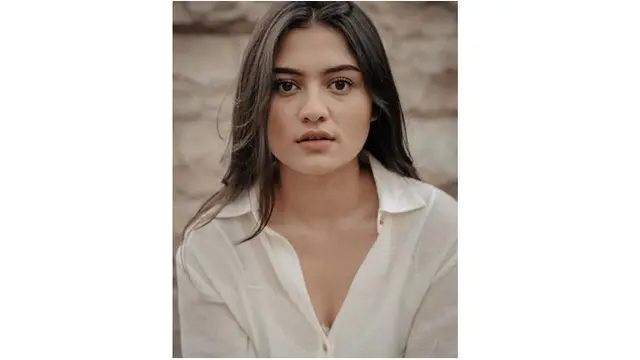 Rachquel Nesia melebarkan sayap dan terjun ke dunia akting. Kini ia sudah membintangi puluhan judul FTV.