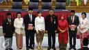 Mendagri Tjahjo Kumolo bersama Gubernur, Wakil Gubernur dan Plt Gubernur DKI Jakarta Soni Sumarsono berfoto bersama pada peresmian dan serah terima nota pengantar tugas Plt Gubernur DKI Jakarta di Kemendagri, Rabu (26/10). (Liputan6.com/Johan Tallo)