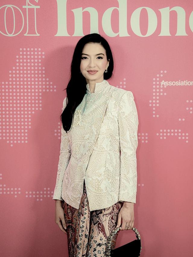 7 Potret Raline Shah Tampil Berkebaya di Cannes Film Festival 2024, Memesona