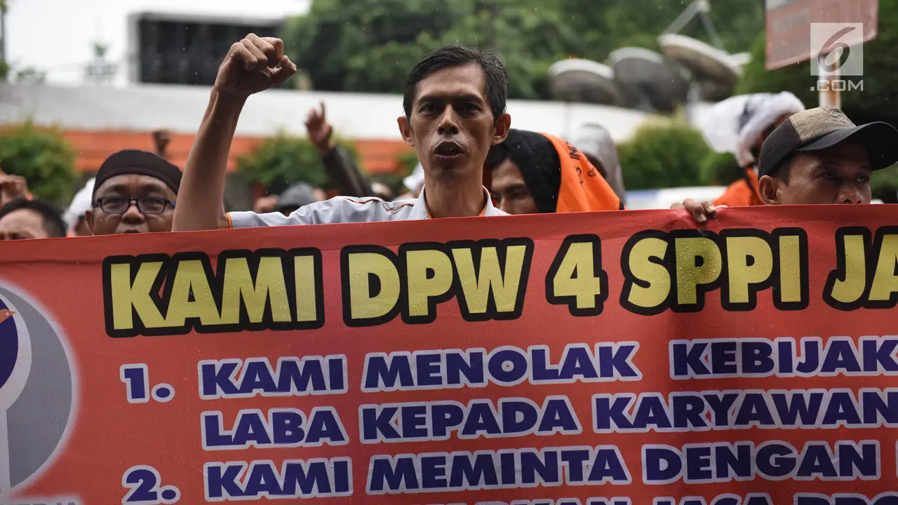 Karyawan PT Pos Indonesia Demo Tuntut Direksi Bagi Keuntungan