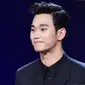 Kim Soo Hyun kembali mencuri perhatian penggemar drama dengan aksinya di Producer. Seperti apa ceritanya?