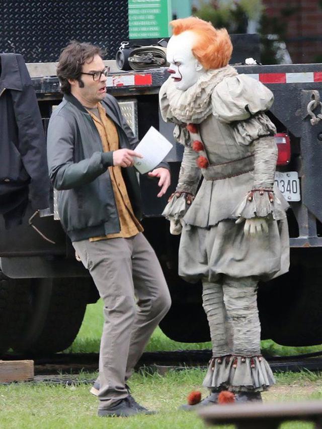 Kocak, Begini Ekspresi Bill Hader Takut Lihat Mata Skarsgard di Balik Layar IT: Chapter 2