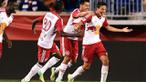 Sean Davis pesepak bola New York Red Bulls berusia 22 tahun mempermalukan Chelsa dengan dua gol yang dicetaknya.
