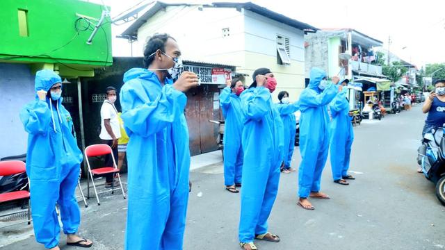 Kemnaker Berdayakan Korban PHK Sebagai Petugas Penyemprotan Disinfektan