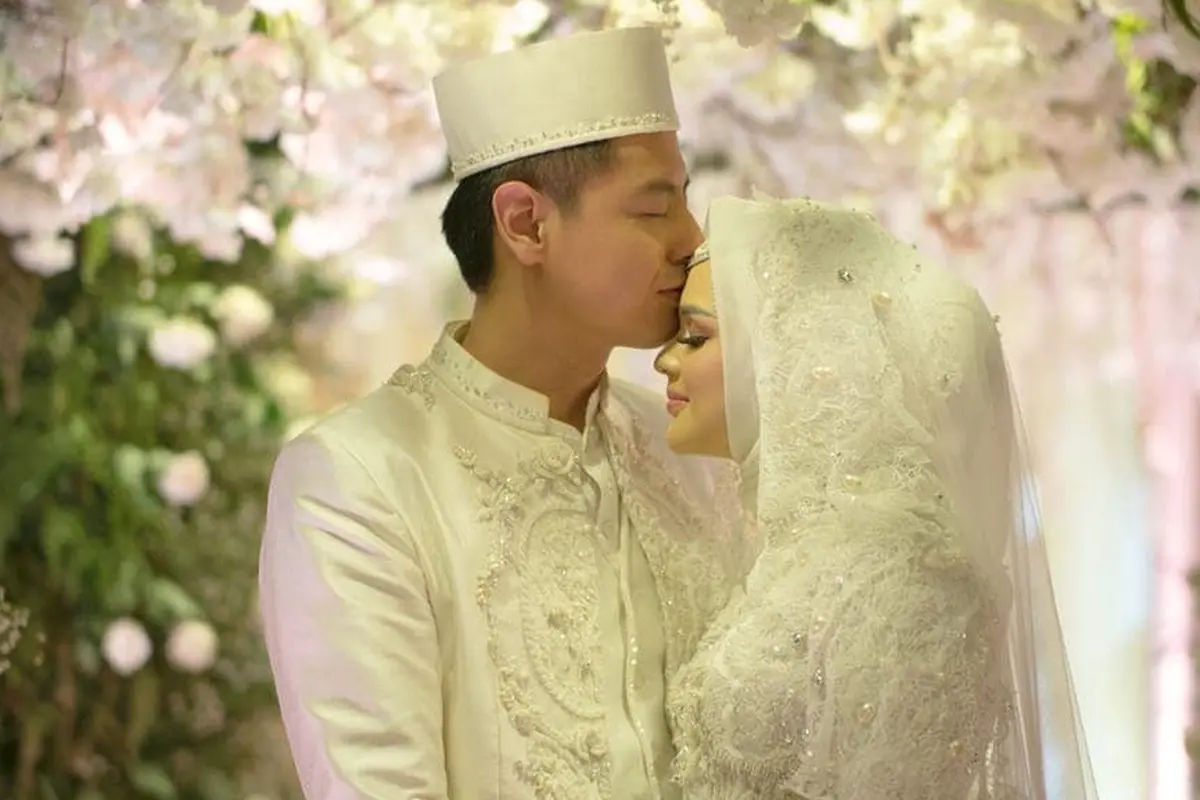 [Fimela] Cut Meyriska dan Roger Danuarta