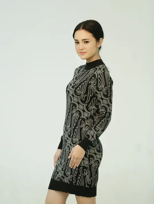 Tidak hanya dalam gaya busana, tapi juga diberi kebebasan dalam menentukan bahan sesuai dengan keinginannya. (Galih W. Satria/Bintang.com)