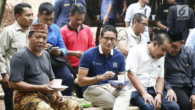 Gaya Sandiaga Uno Bermain Gitar Sambil Nyanyi Lagu Bujangan
