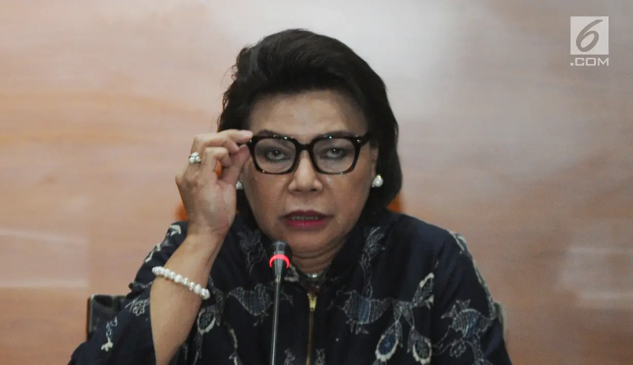Wakil Ketua KPK Basaria Panjaitan memberi keterangan terkait operasi tangkap tangan (OTT) Kabupaten Bengkayang di Gedung KPK, Jakarta, Rabu (4/9/2019). Menurut Basaria, barang bukti uang yang disita dalam bentuk pecahan Rp 100 ribu. (Merdeka.com/Dwi Narwoko)