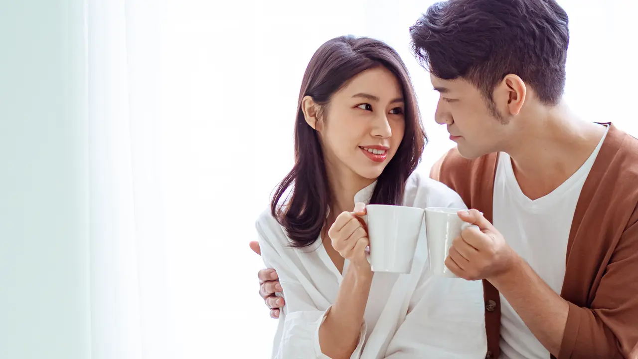 perempuan dan pasangan april 4