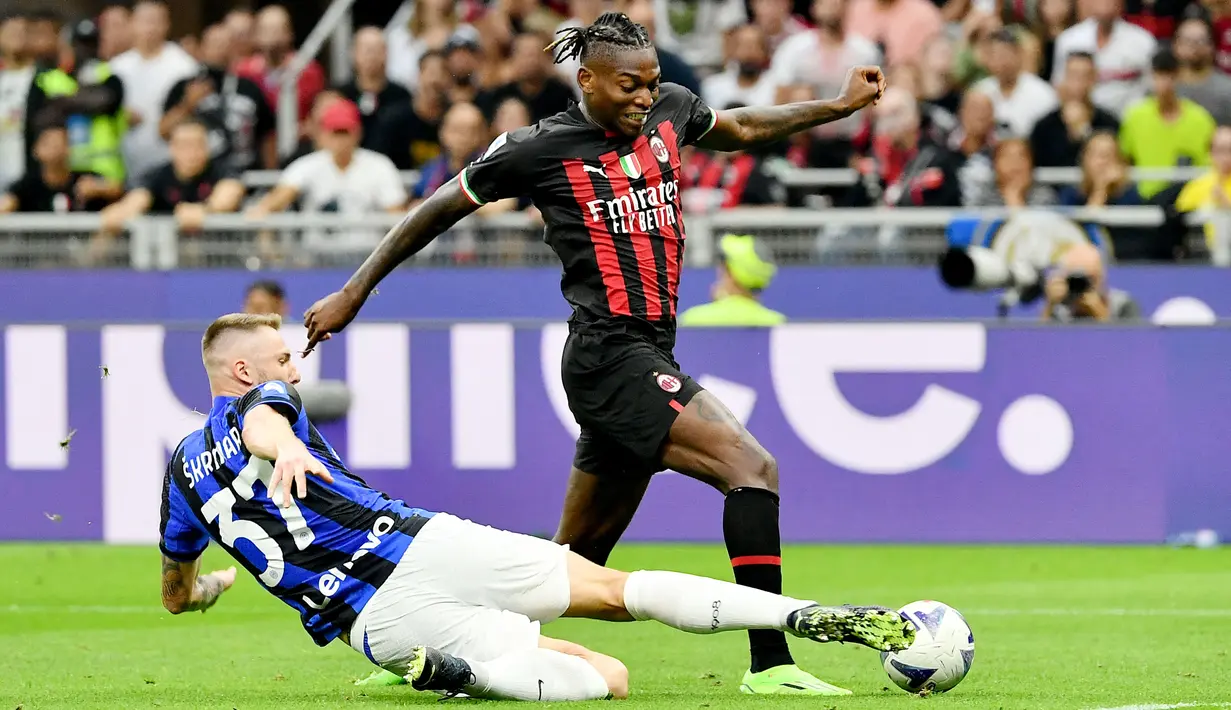 AC Milan berhasil meraih kemenangan pada laga derby melawan Inter Milan pada pekan ketujuh Serie A, Sabtu, (3/9/2022). (AFP/Isabella Bonotto)