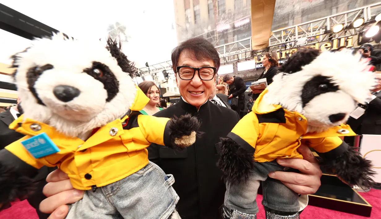 Academy Awards 2017 atau Oscar baru saja digelar di Dolby Theatre, Los Angeles, Minggu (26/2) waktu setempat. Beberapa selebriti dunia terlihat hadir dalam acara bergengsi untuk para sineas tersebut. (AFP/Bintang.com)
